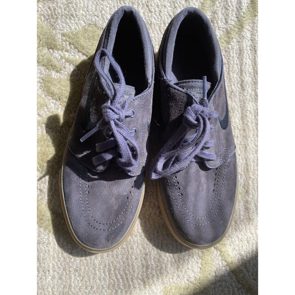 Nike JANOSKI Kids Gray Size 5 Athletic Shoes/Excellent condition